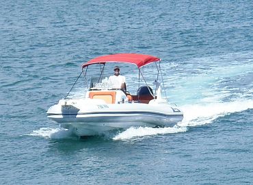 Speed boat for rent Marlin 23 Speed boat for rent Marlin 23